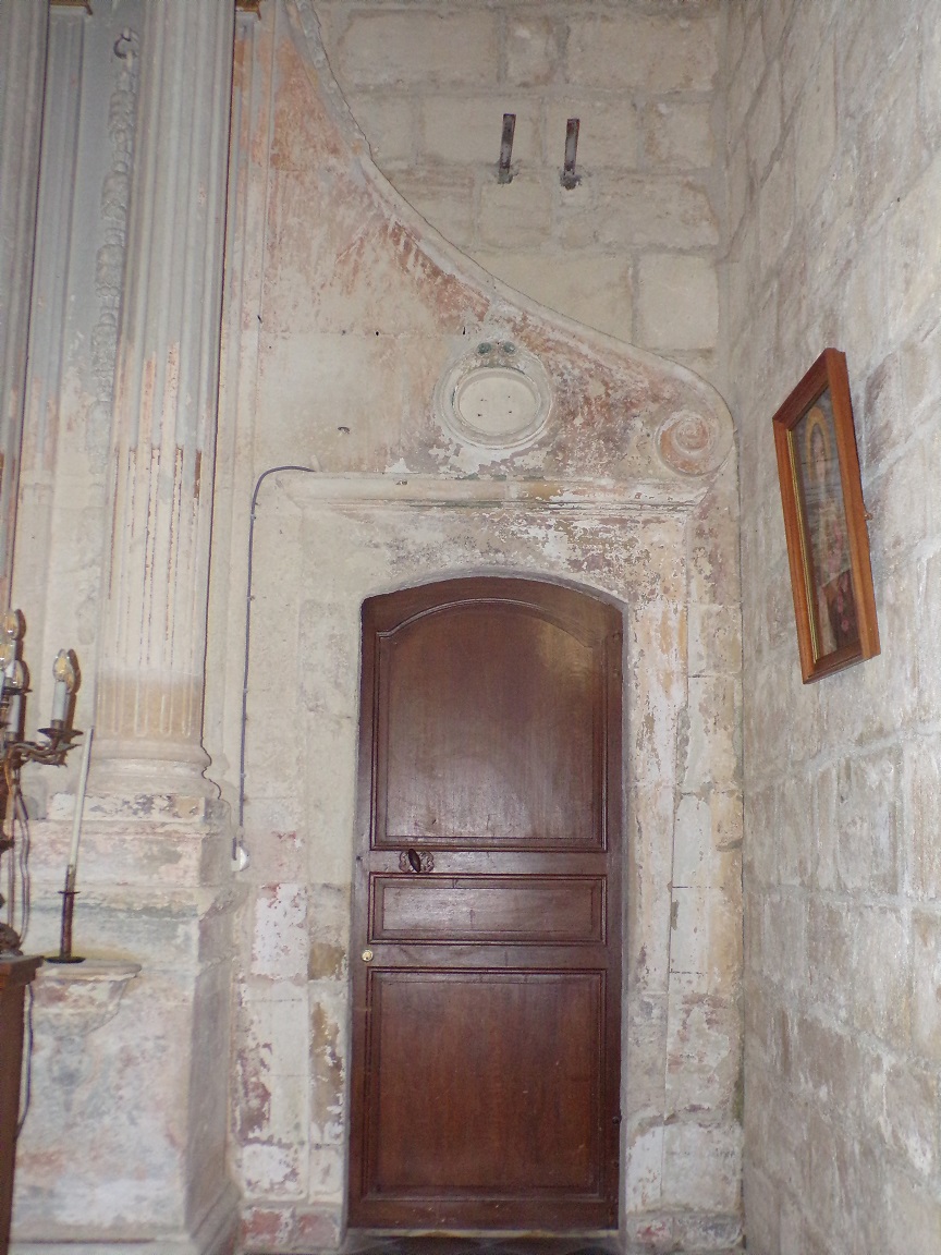 Sonneville – L’église Saint-Pierre – Une porte vers la sacristie (17 juin 2023)