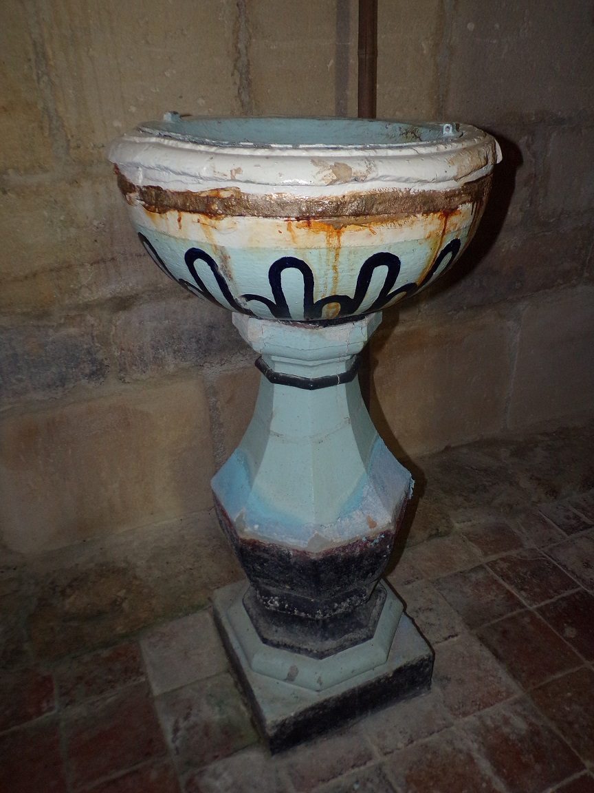 Sonneville – L’église Saint-Pierre - Un fonts baptismaux (17 juin 2023)