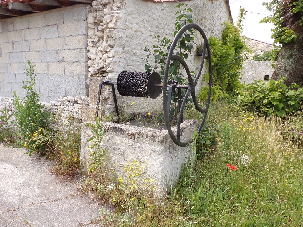 Verrières - Un puits (27 juin 2023)