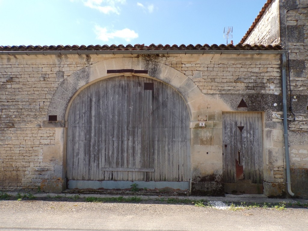 La Jarrie - 3 rue des Ruidards - Porche daté '1873' (22 juillet 2023)