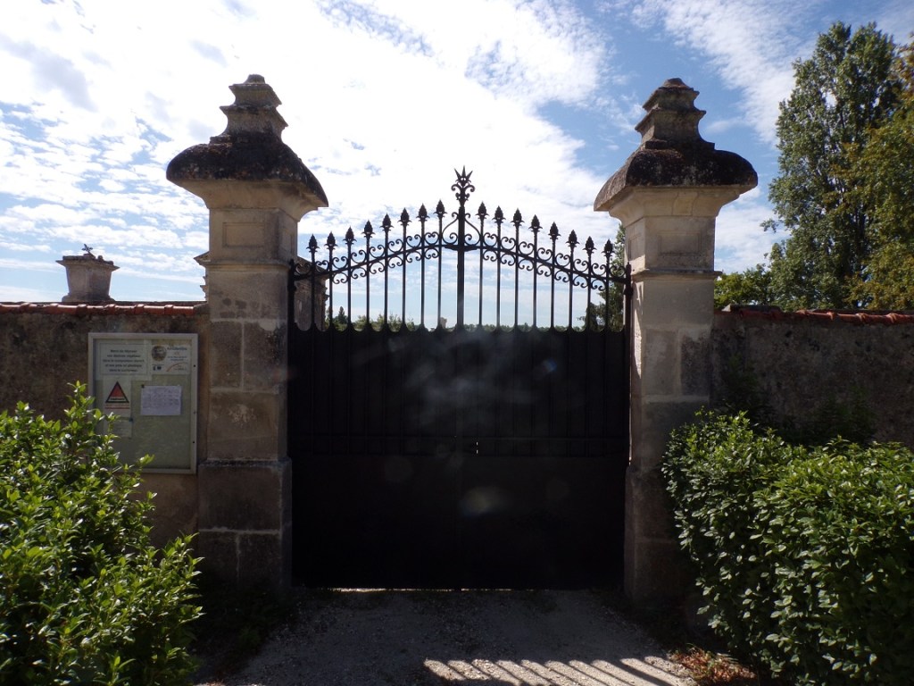 Ambleville – L'entrée du cimetière (19 août 2023)