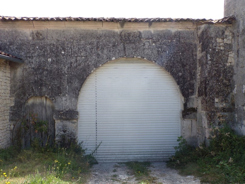 Angeac-Champagne - Porche daté '1718'(19 août 2023)