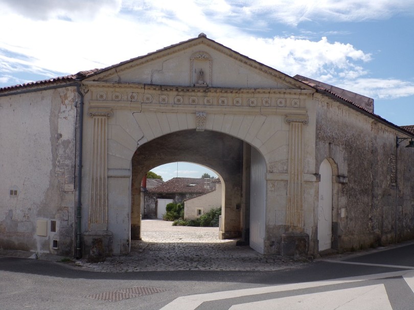 Angeac-Champagne - Porche daté '1847'(19 août 2023)