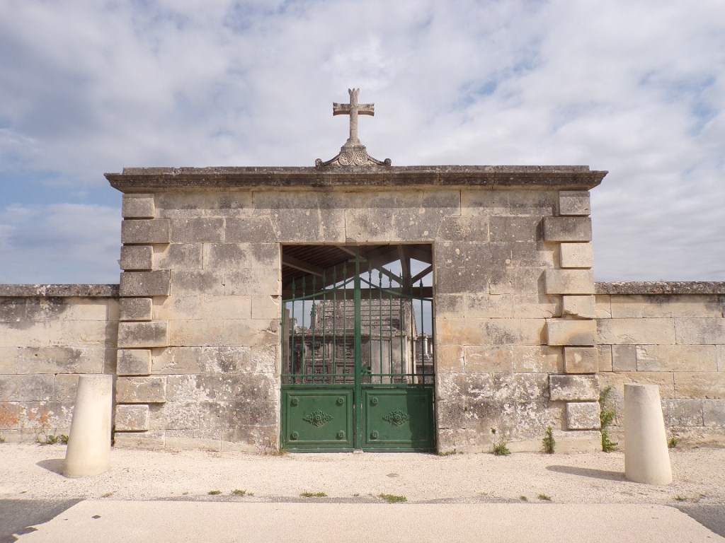 Bouteville - L'entrée du cimetière (14 août 2023)