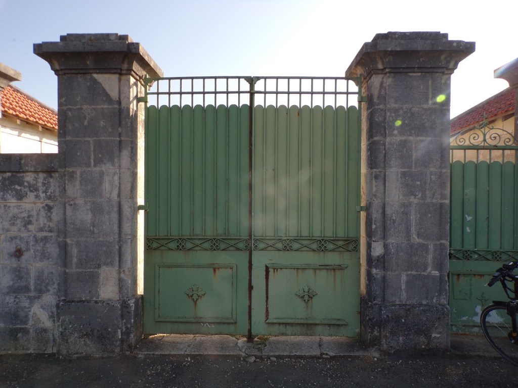 Chérac - L'entrée du cimetière (22 août 2023)