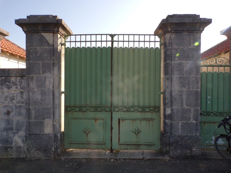 Chérac - L'entrée du cimetière (22 août 2023)