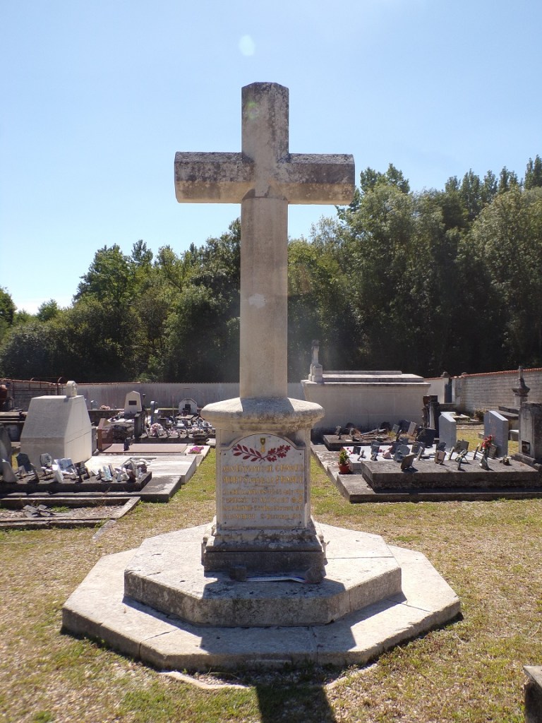 Graves-Saint-Amant - La Croix de cimetière de Graves (8 août 2023)