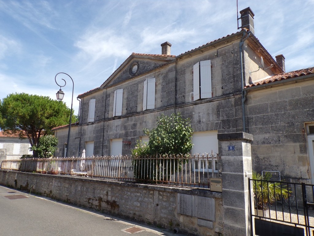 Saint-Même-les-Carrières - L’ancienne mairie (8 août 2023)