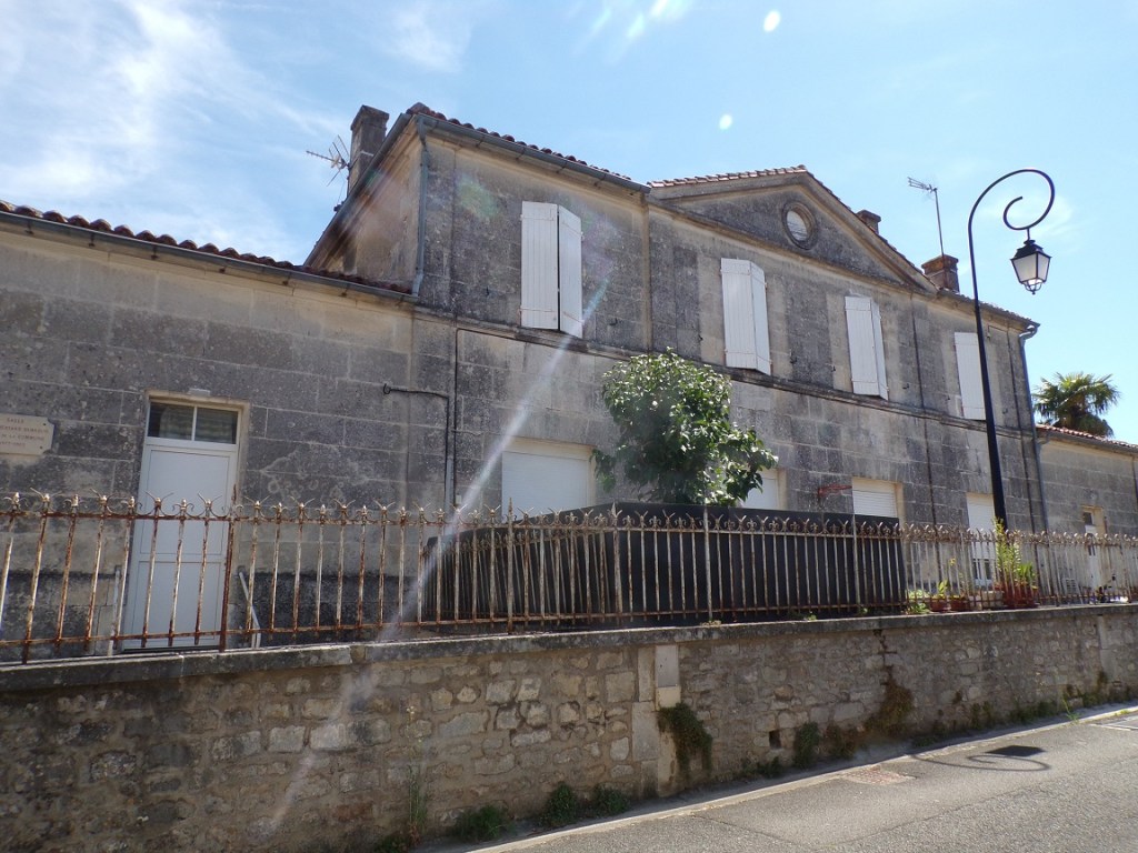 Saint-Même-les-Carrières - L’ancienne mairie (8 août 2023)