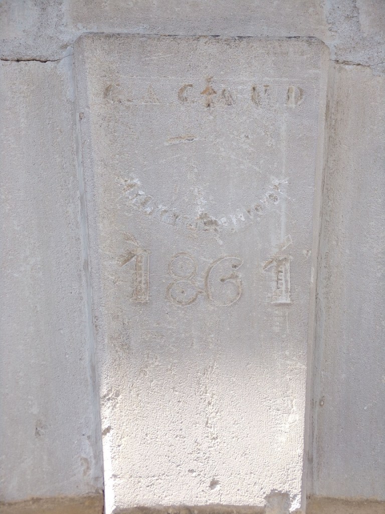Saint-Même-les-Carrières - Portail daté '1861' (8 août 2023)