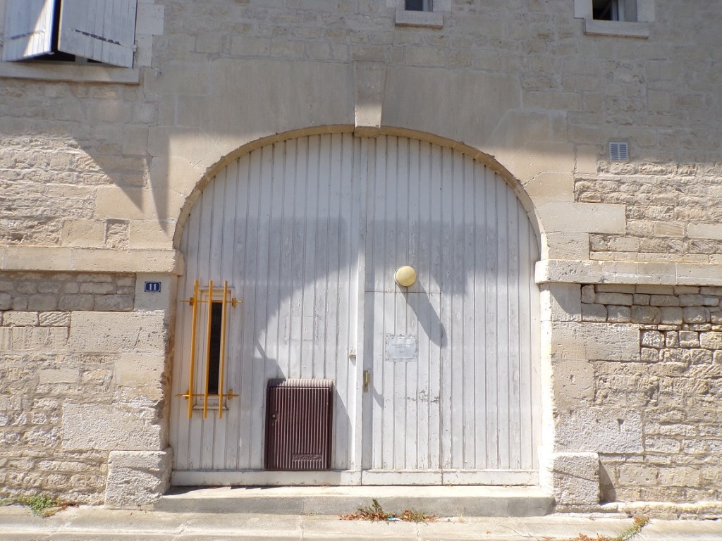 Saint-Même-les-Carrières - Portail daté '1899' (8 août 2023)