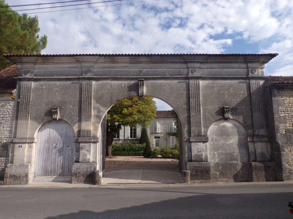 Segonzac - porche à Recherville (19 août 2023)