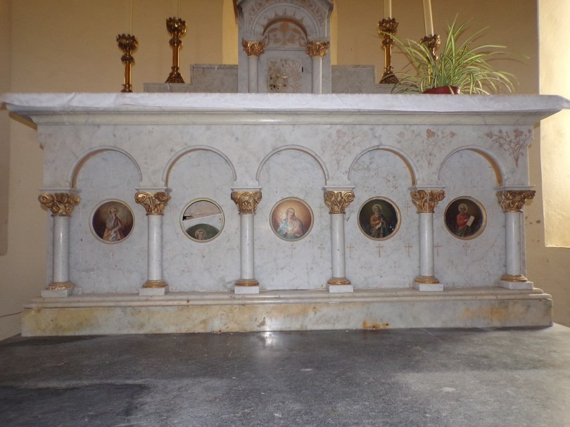 Burie – L’église Saint-Léger – L’autel de l'abside (2 septembre 2023)