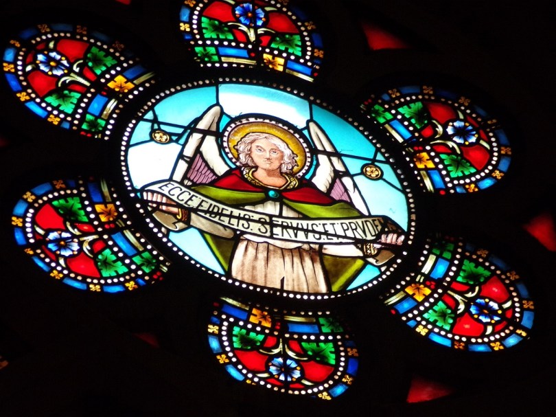 Église Saint-Martin, du Sacré-Coeur – Le vitrail au dessus de ‘Marie - Joseph - Jésus' (17 septembre 2023)