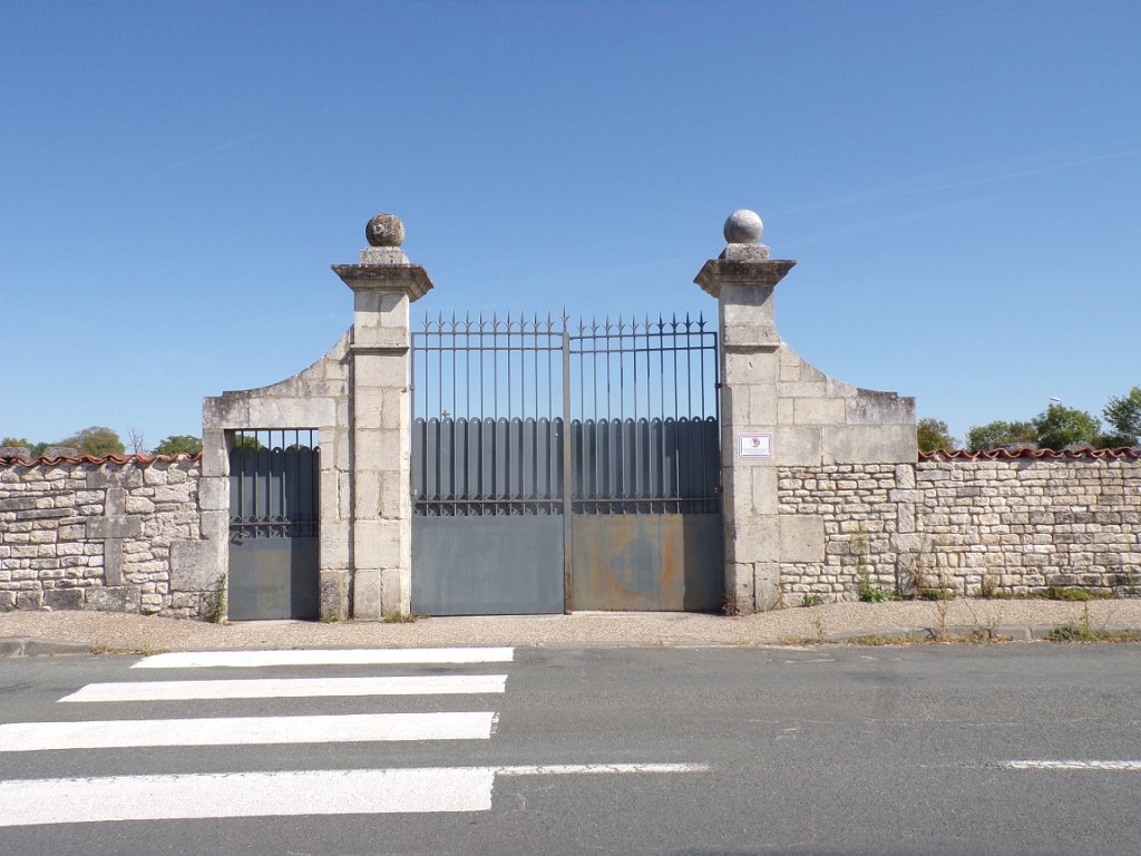 Matha - L'entrée du cimetière (9 septembre 2023)