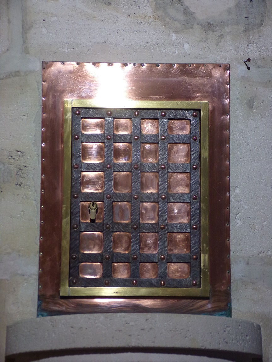 Jarnac – L’église Saint-Pierre – Plaque en cuivre (4 octobre 2023)