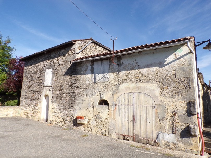 Mesnac - Maison derrière l'église (16 septembre 2018)