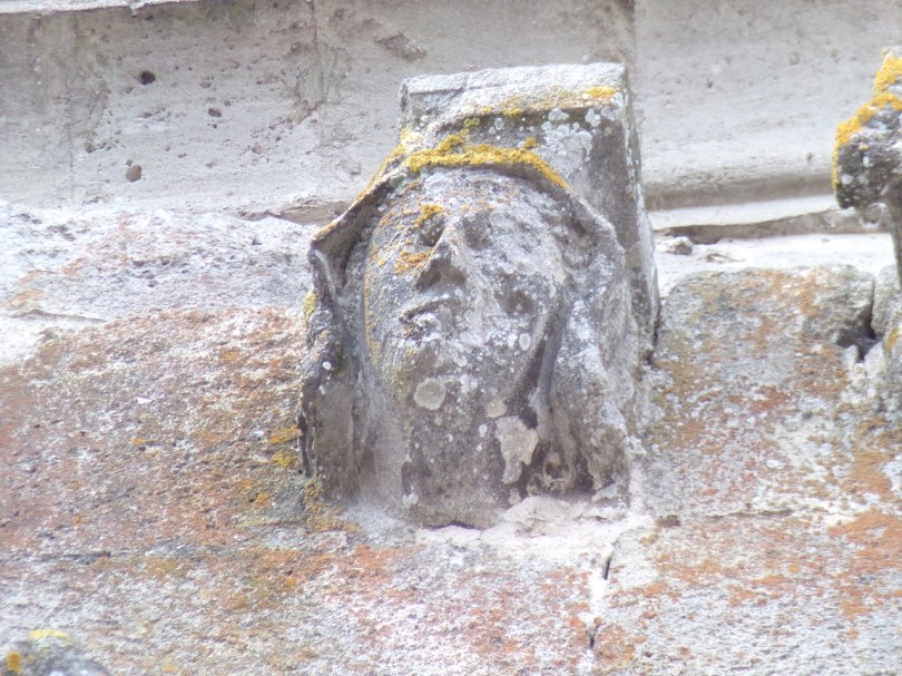 Jarnac - Eglise - Tête sur le clocher (6 avril 2024)