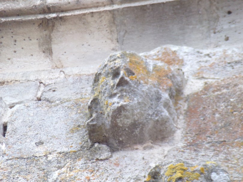 Jarnac - Eglise - Tête sur le clocher (6 avril 2024)