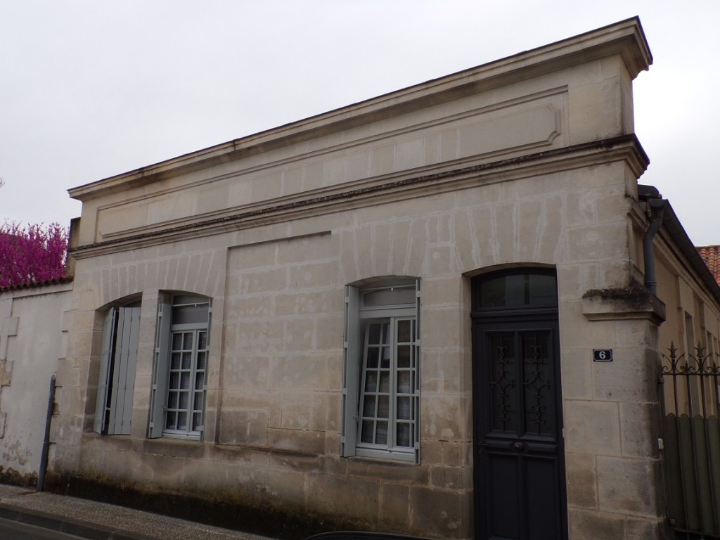 Jarnac - rue Maurice Laporte-Bisquit - Ancienne poste (6 avril 2024)