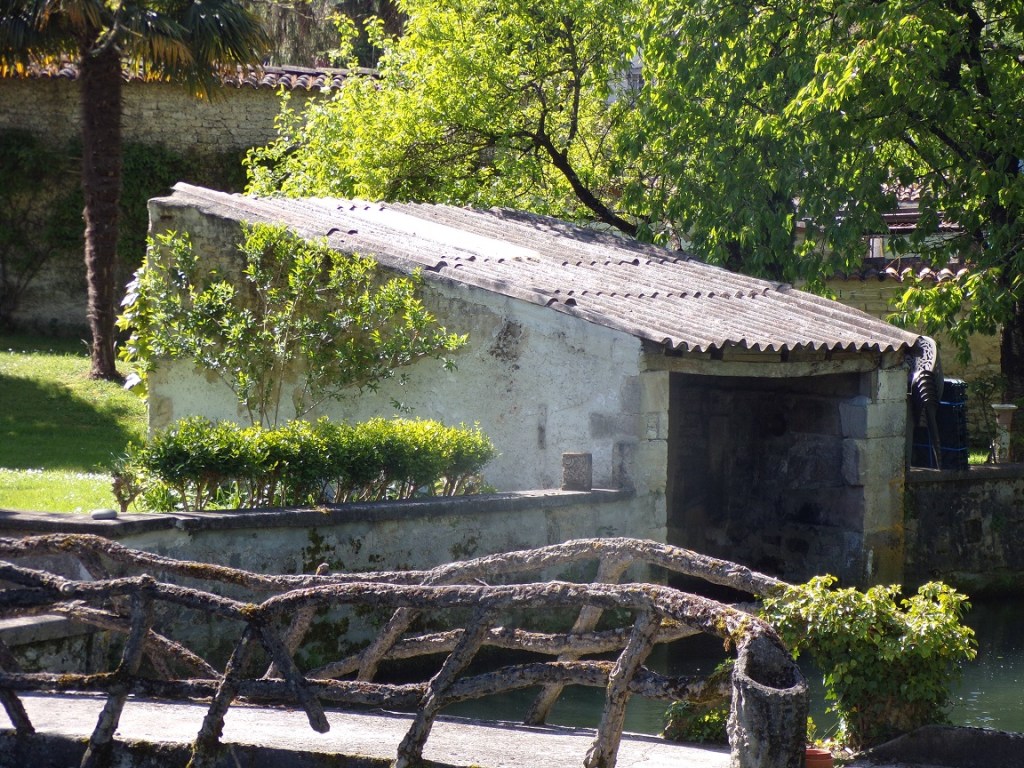 Matha - Lavoir privé du Moulin (21 avril 2024)