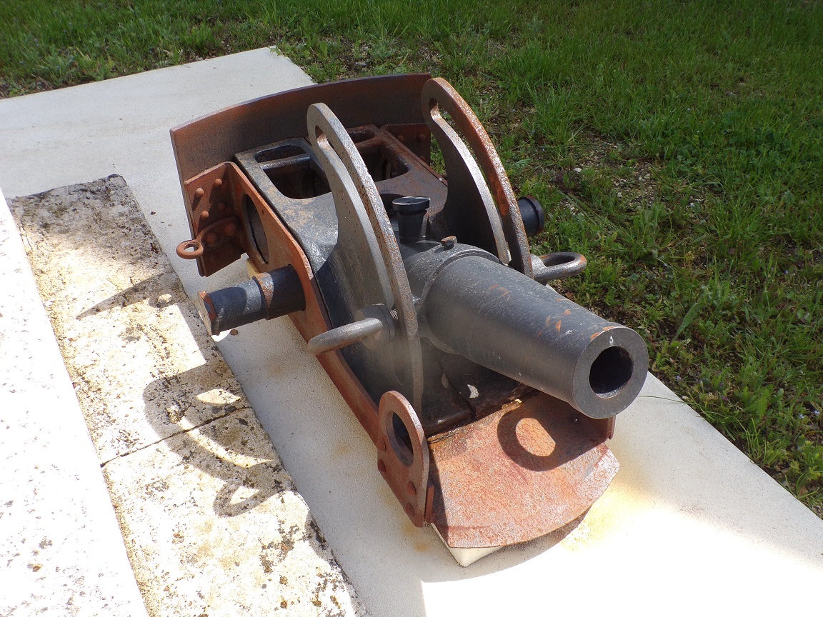 Prignac – Un canon à côté du monument aux morts (24 février 2018)