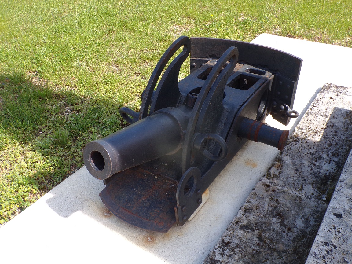 Prignac – Un canon à côté du monument aux morts (24 février 2018)