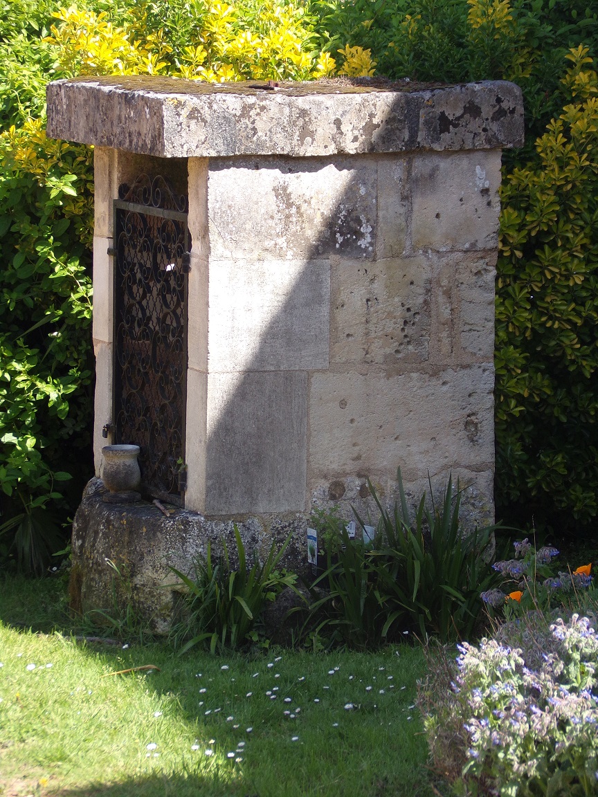 Saint-Même les Carrières – 14, rue de Gondeville - Un puits (13 avril 2024)