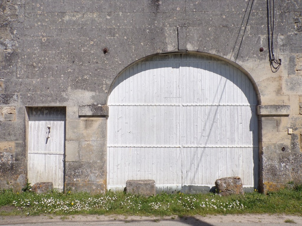 Saint-Même les Carrières – Chez Bouet - Porche daté 1865 (13 avril 2024)