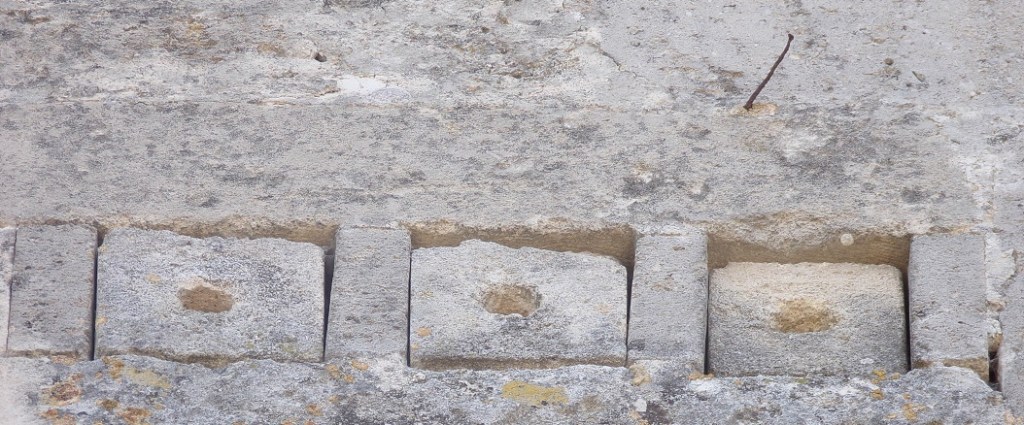 Saint-Même les Carrières – impasse du Roc - 3 nichoirs (13 avril 2024)