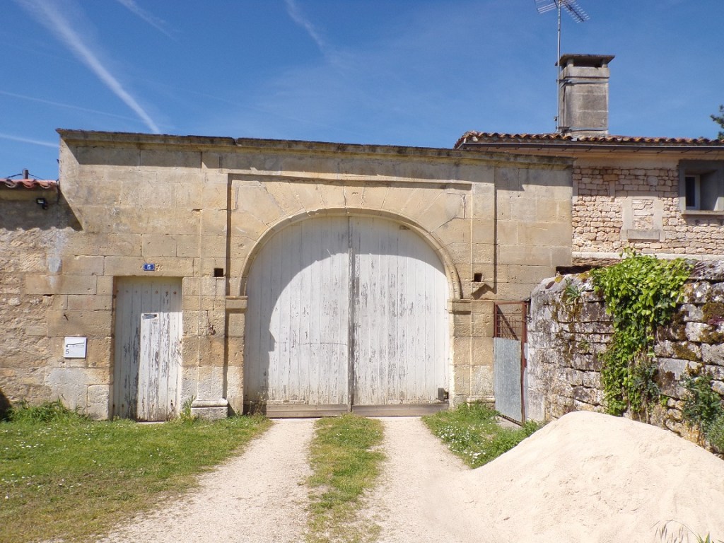 Saint-Même les Carrières – Le Grollet - Porche daté 1825 (13 avril 2024)