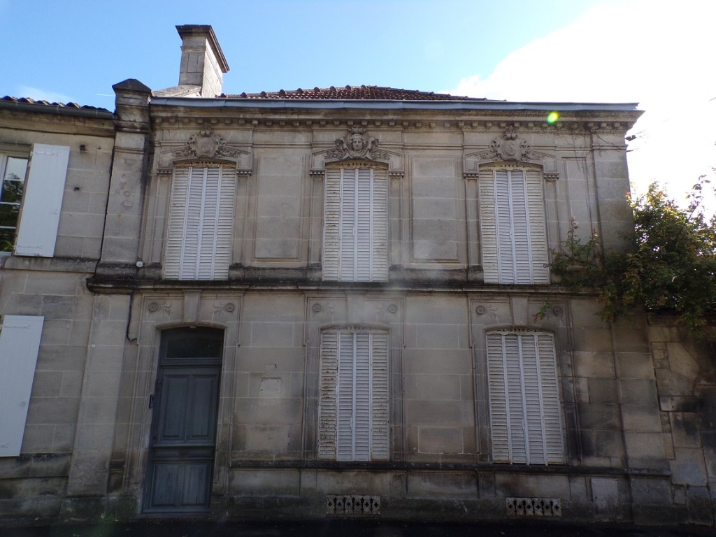 Segonzac – Maison datée '1892' - rue Gaston Briand (10 avril 2024)