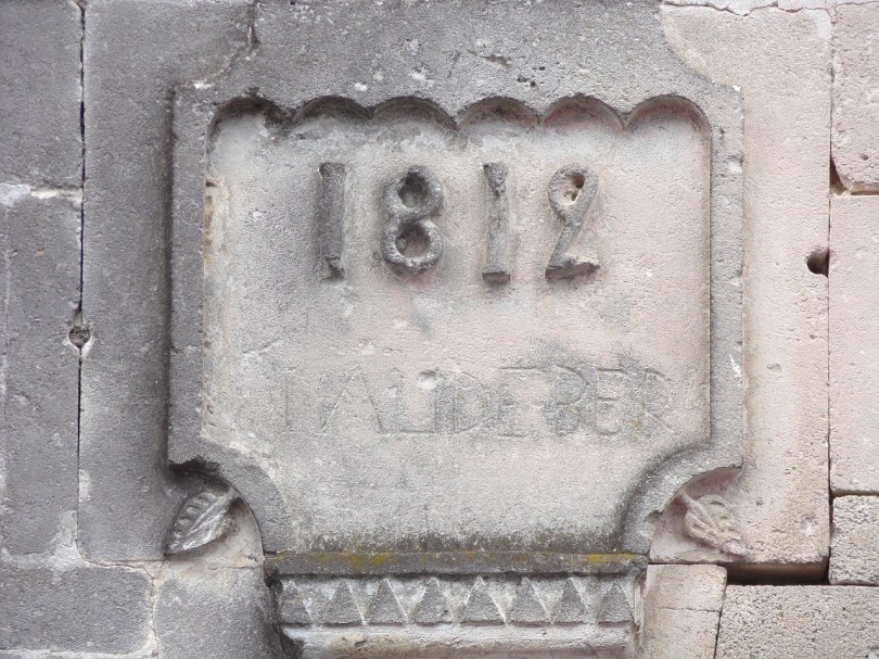 Angeac-Champagne – Un porche daté ‘1812’ (15 mai 2024)