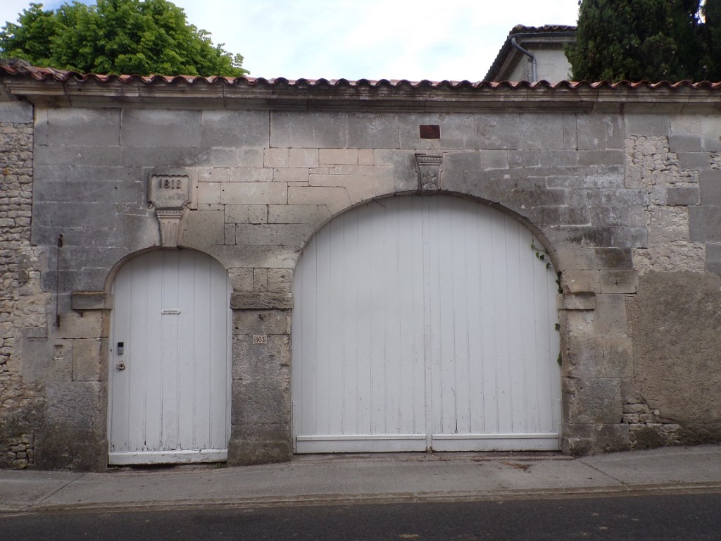 Angeac-Champagne – Un porche daté ‘1812’ (15 mai 2024)