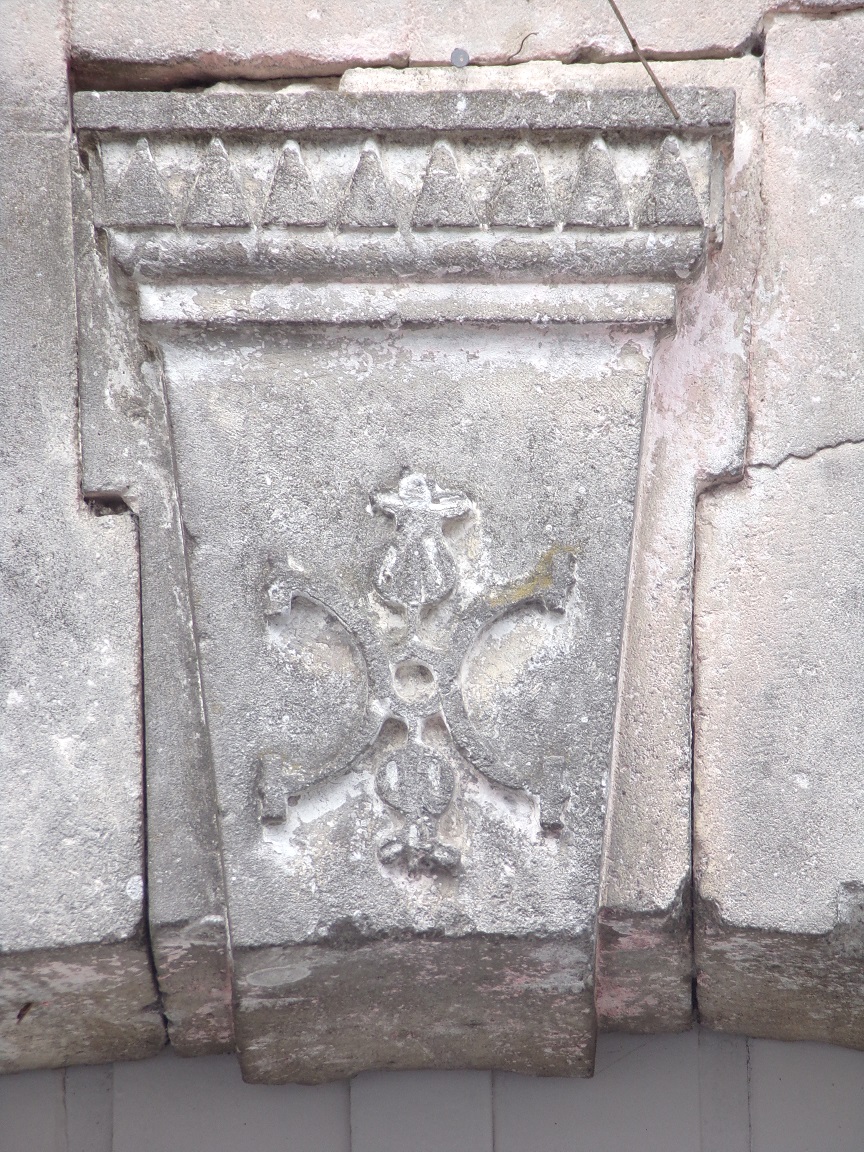 Angeac-Champagne – Un porche daté ‘1812’ (15 mai 2024)