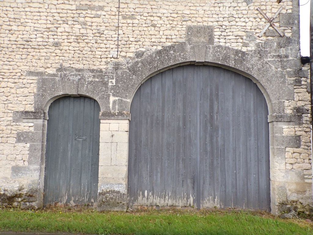 Angeac-Champagne – Un portail daté '1803' (15 mai 2024)