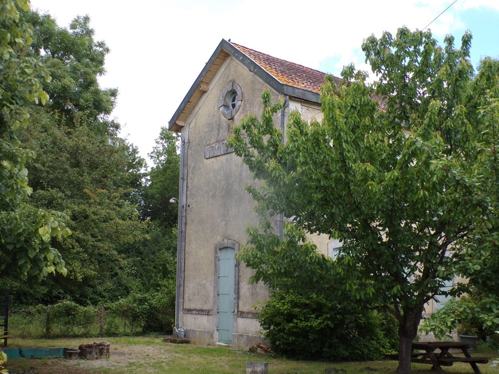 Brives-sur-Charente - La gare de Brives-sur-Charente (30 mai 2024)