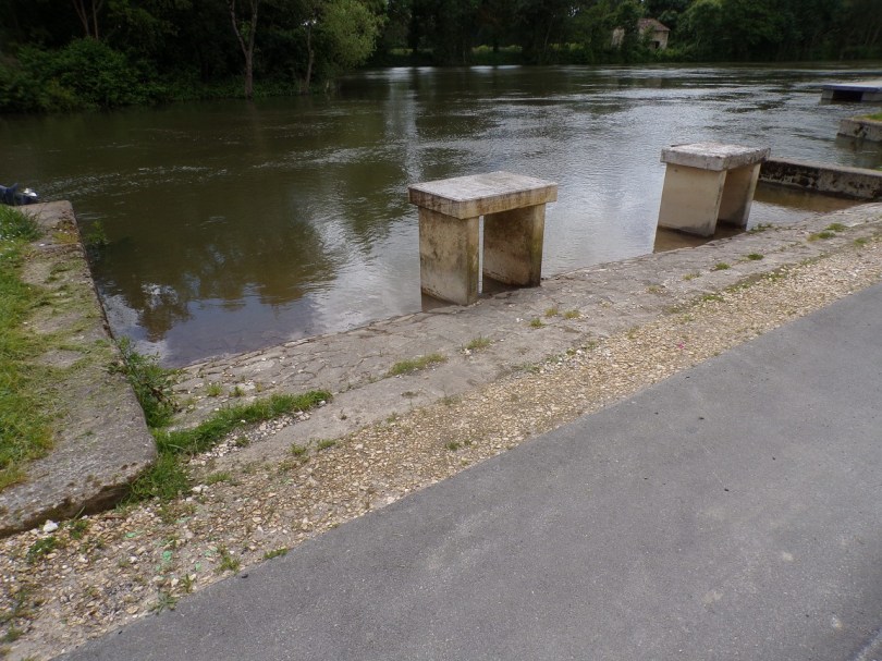 Saint-Simon - Un lavoir à Saint-Simon (27 mai 2024)
