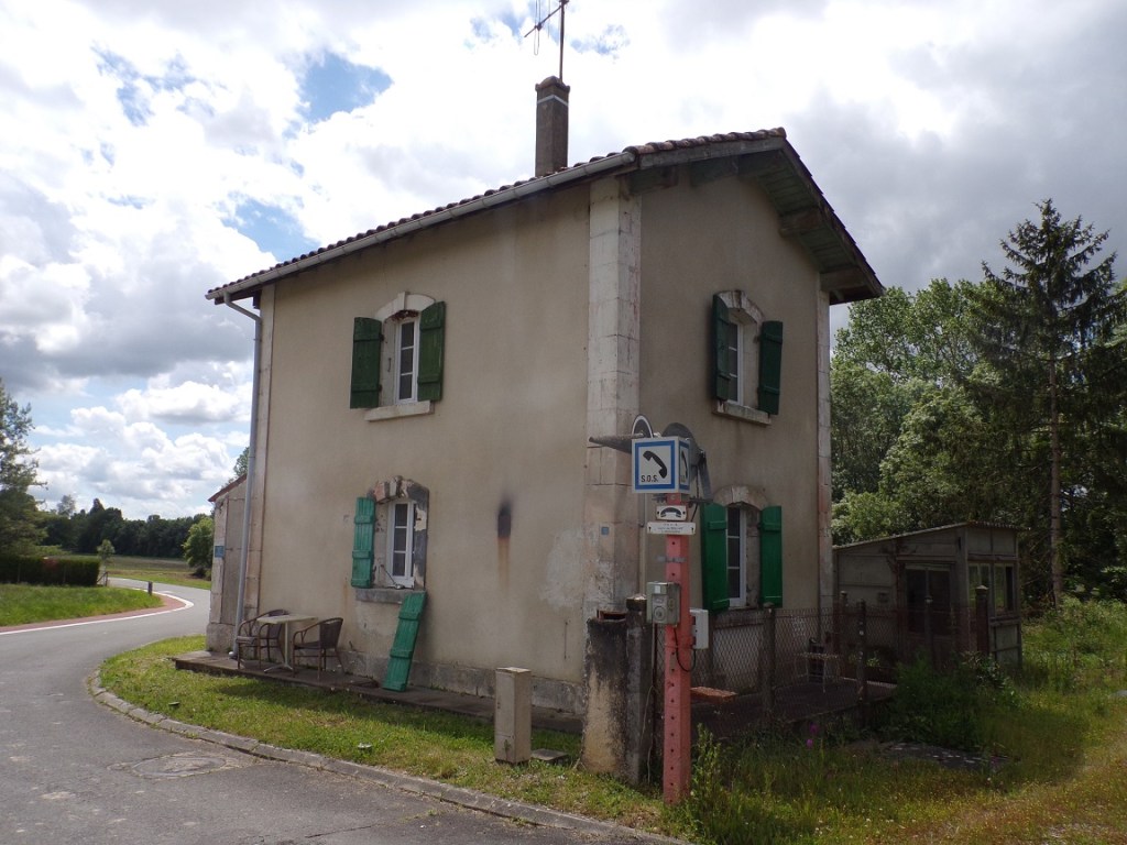 Salignac-sur-Charente -Maison de garde-barrière n°9 (30 mai 2024)