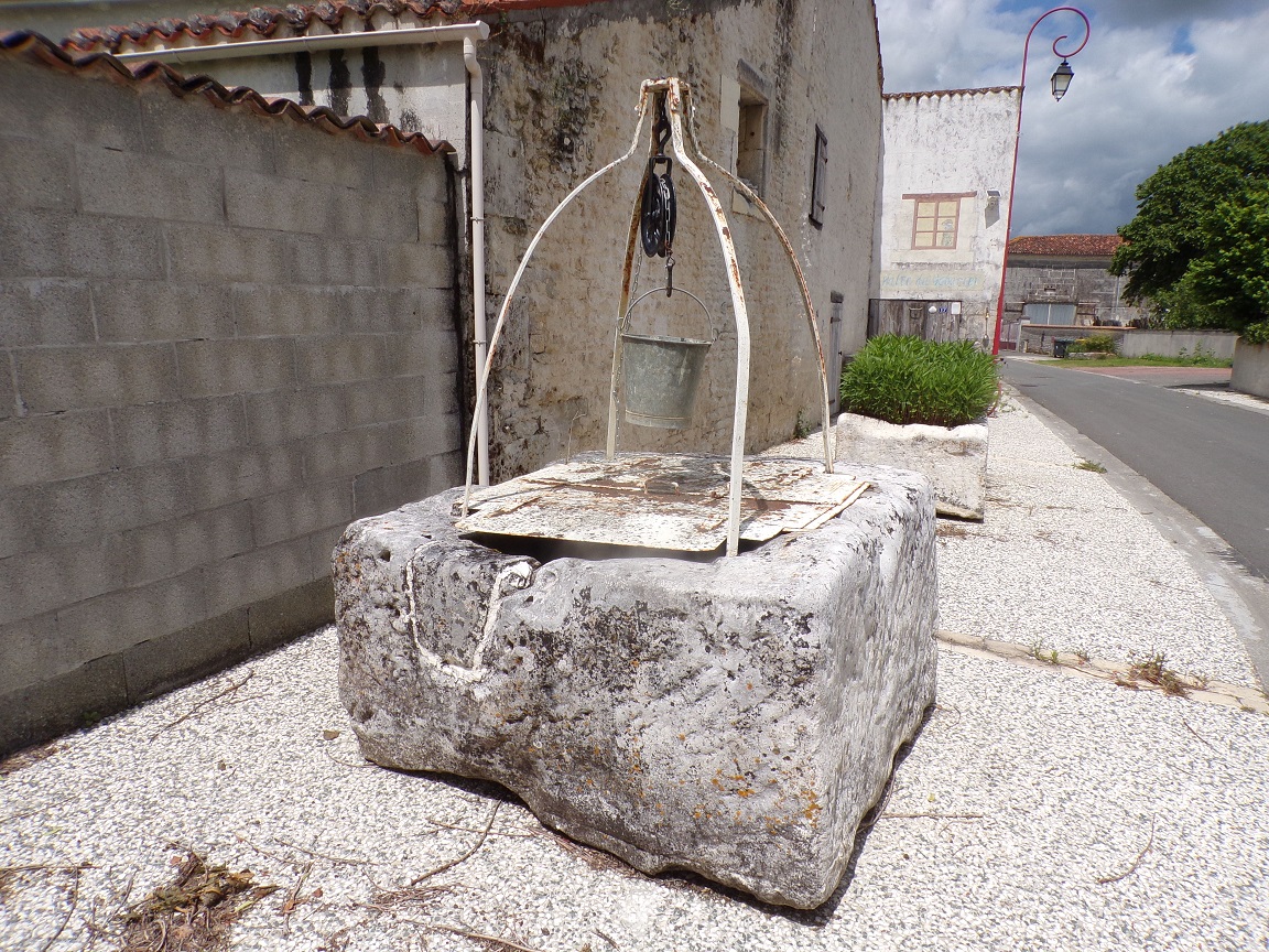 Salignac-sur-Charente - Un puits (30 mai 2024)