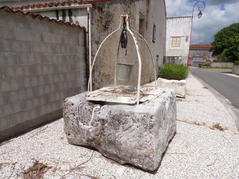 Salignac-sur-Charente - Un puits (30 mai 2024)