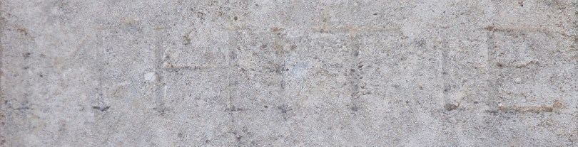 Salles d'Angles - Chemin de la Bonne Chauffe - Inscription 'M HITIE' - (9 mai 2024)