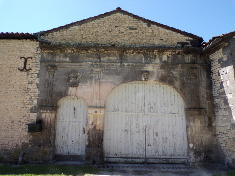 Salles d'Angles - Chemin du curé Vinconneau - Portail daté '1836' (9 mai 2024)