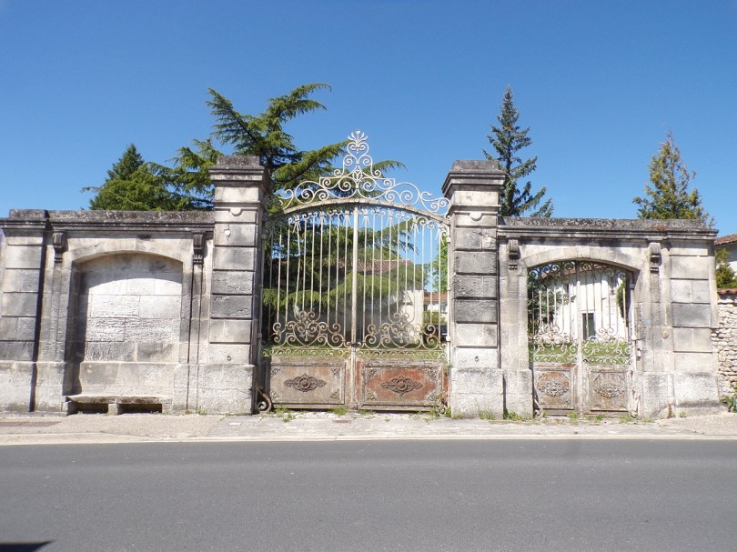 Salles d'Angles - D731 n°26 - Portail (9 mai 2024)