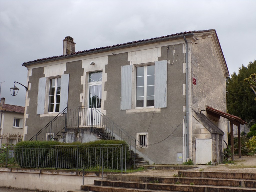 Salles d'Angles - L'ancienne mairie (15 mai 2024)