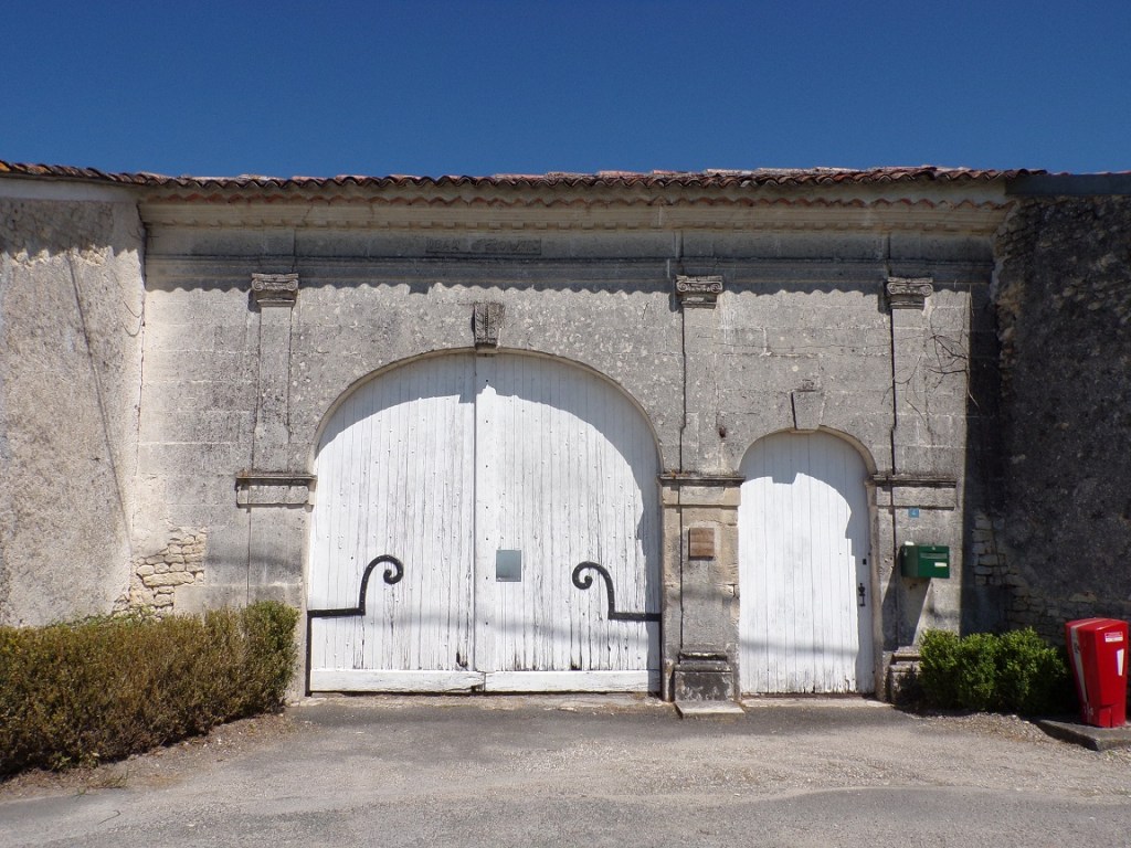 Salles d'Angles - route de Pruneau n°4 - Portail '1842 - P Boy Pic' (9 mai 2024)