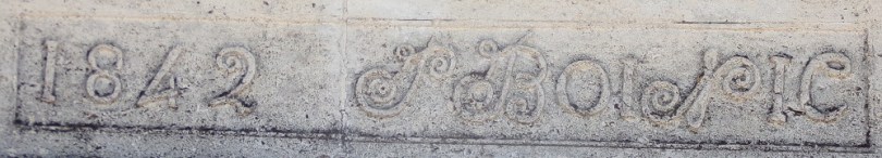 Salles d'Angles - route de Pruneau n°4 - Portail '1842 - P Boy Pic' (9 mai 2024)