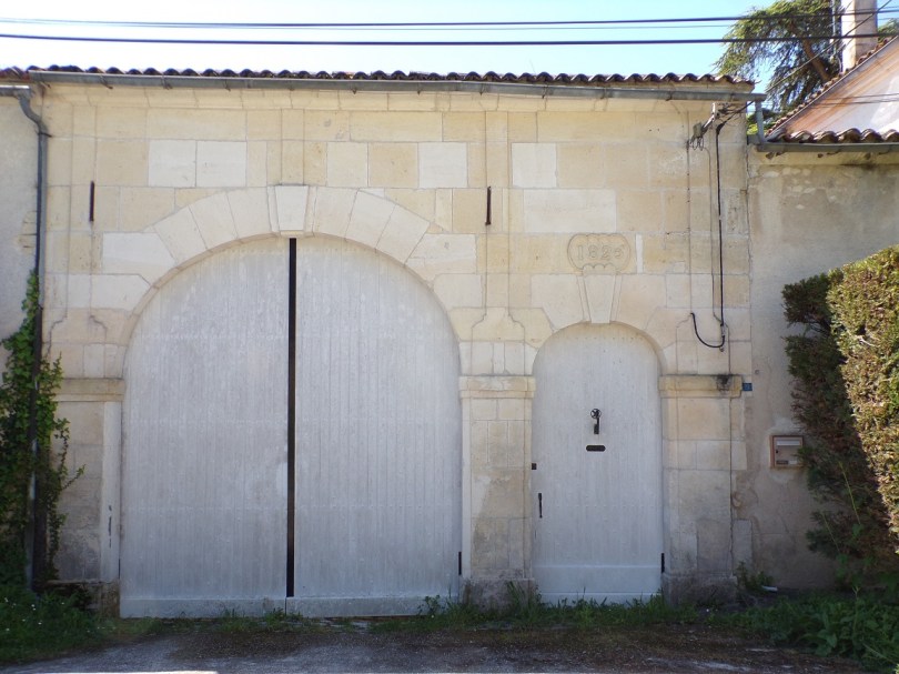 Salles d'Angles - route de Pruneau - Portail daté '1826' - (9 mai 2024)