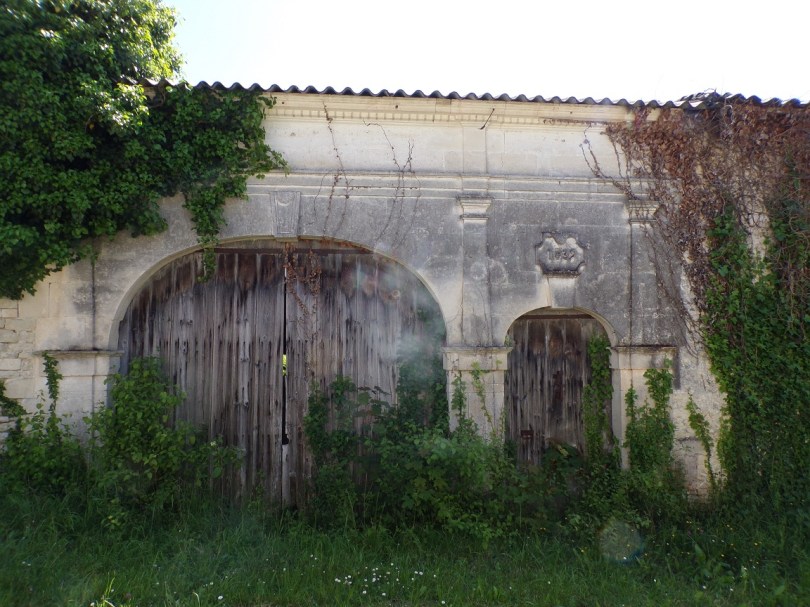 Salles d'Angles - route de Pruneau - Portail daté '1839' - (9 mai 2024)