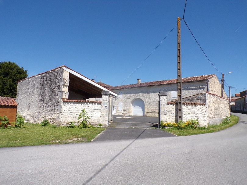 Salles d'Angles - rue des Mortemer n°2 - Portail 'BM La Lande Roy' (9 mai 2024)